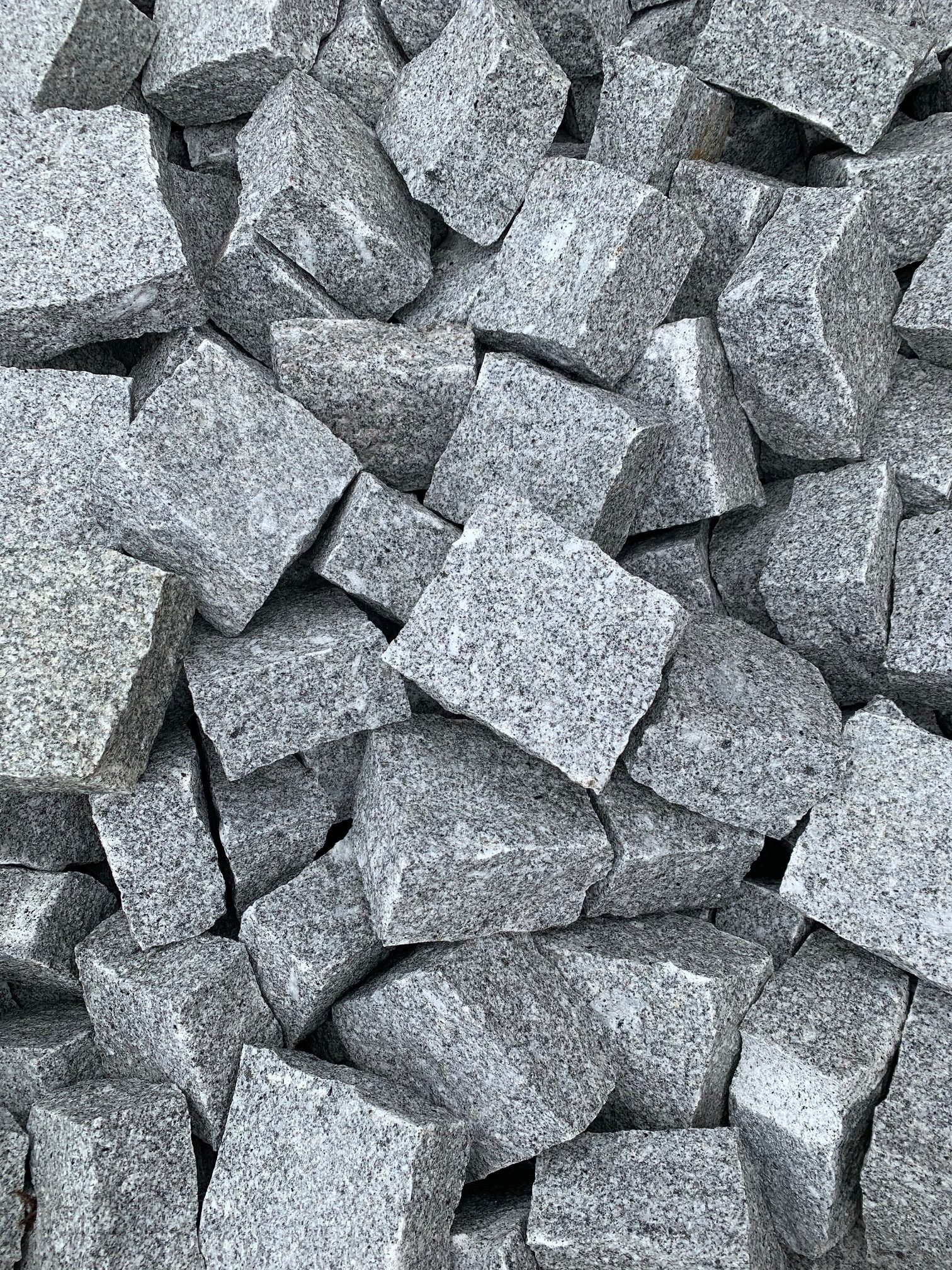 Mid Grey Granite Cobbles – 100mm x 100mm – 7.5m2 pack